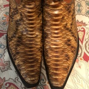 Lucchese ladies python skin and leather snip toe boots. Size 9 1/2.